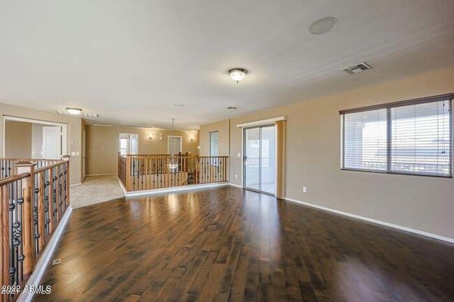 Building Photo - BEAUTIFUL SURPRISE HOME