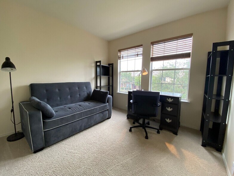 Building Photo - 2218 Central Park Ln