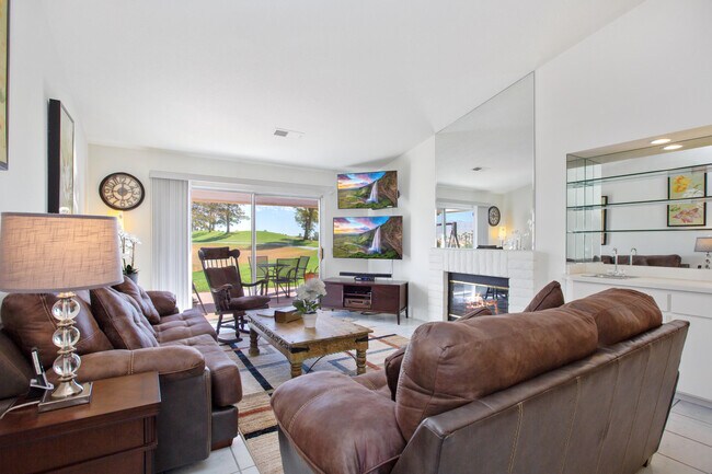 Building Photo - 709 Vista Lago Cir N