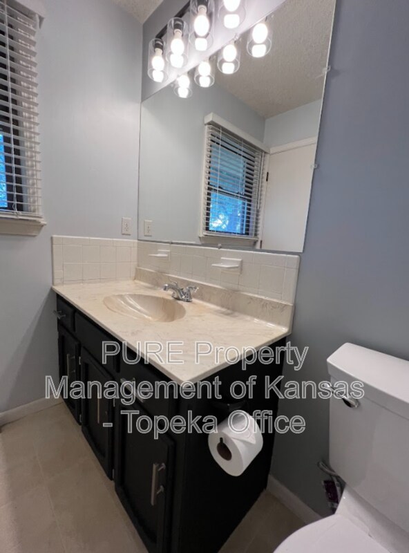 Building Photo - 2013 NW 84th Terrace