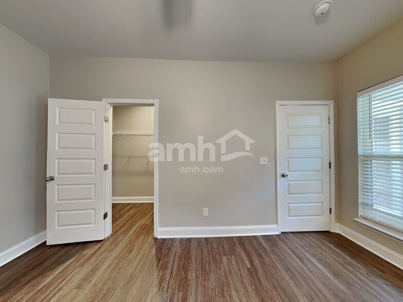 Building Photo - 5340 Tupelo St