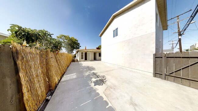 Building Photo - 5BD/2BA on MARY LANE! (Lease Out Pending S...
