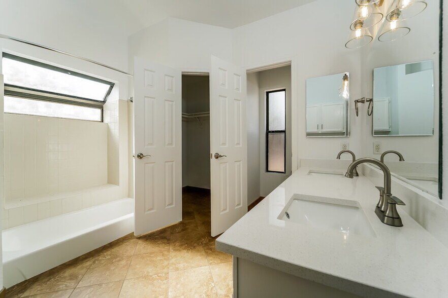 Building Photo - 7907 N Roundstone Dr