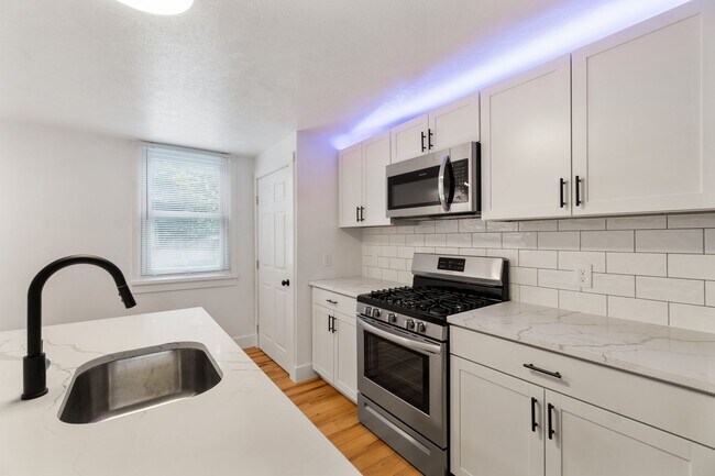 Building Photo - Brand New 3 bed, 2 bath Remodel located in...