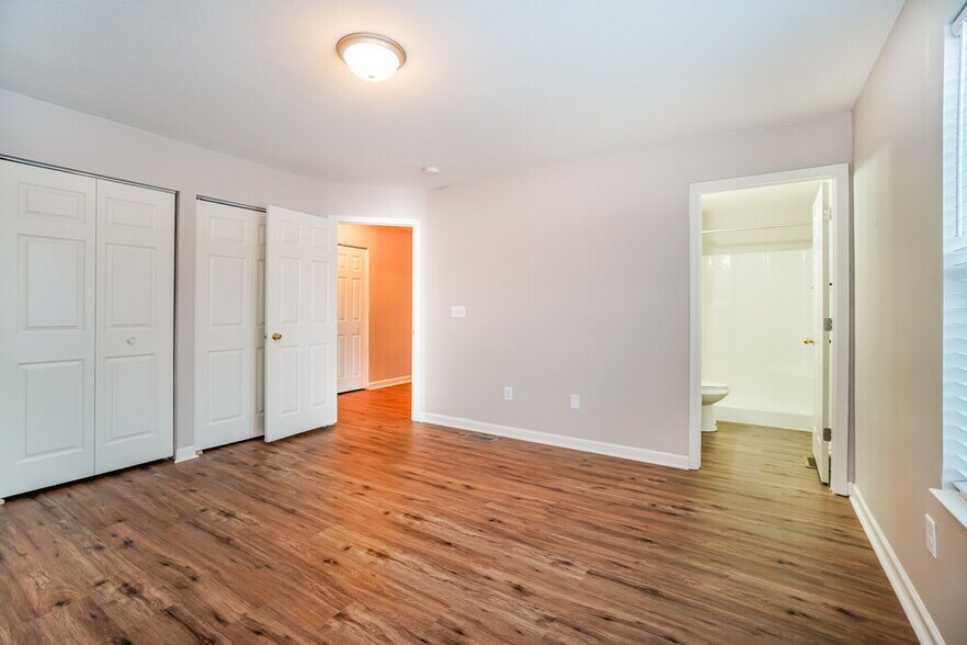 Building Photo - 616 Barn St