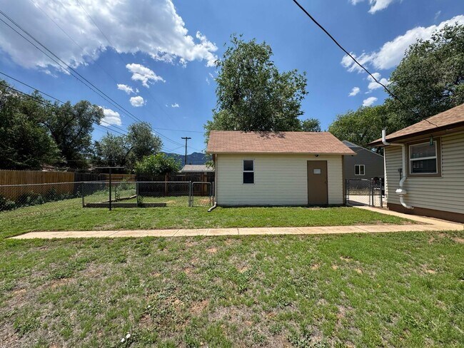 Building Photo - 1205 Aspen Ave
