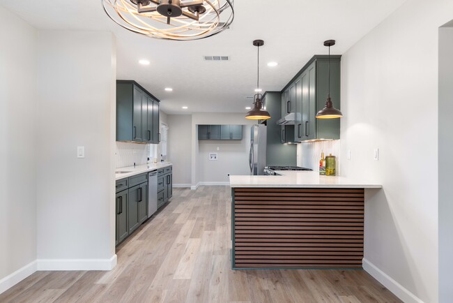 Building Photo - 6516 Bradford Dr