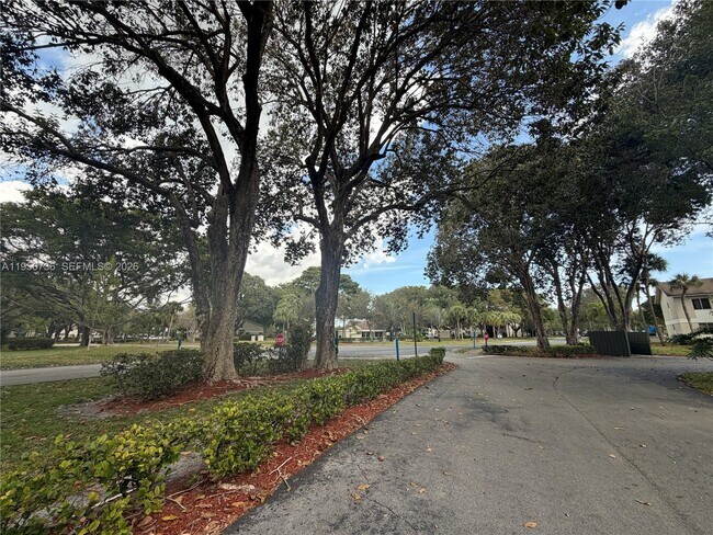 Building Photo - 300 Gardens Dr