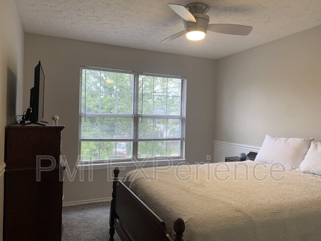 Building Photo - 6094 Red Squirrel Pl