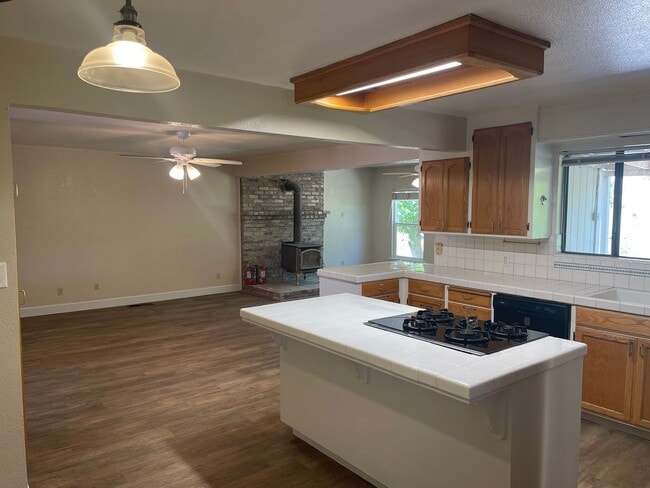 Building Photo - 7469 Gabor St
