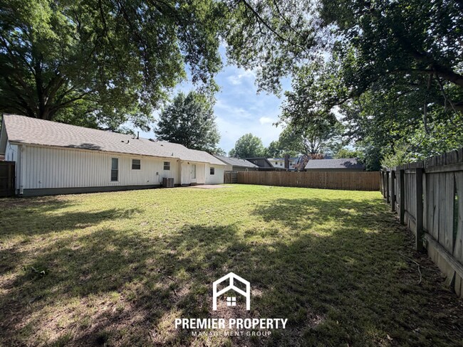 Building Photo - Charming 3BR/2BA Bartlett Area Home | Vaulted Ceilings, Fireplace & Stainless Steel Stove