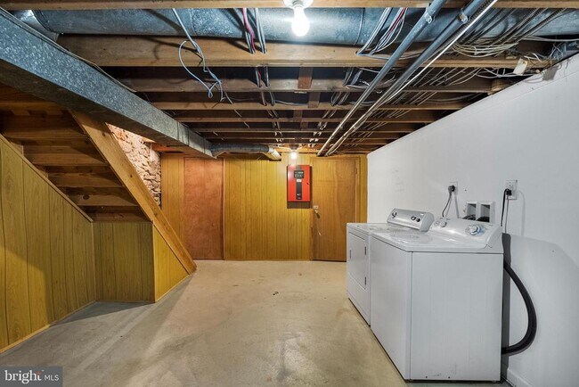 Building Photo - 530 S 15th St