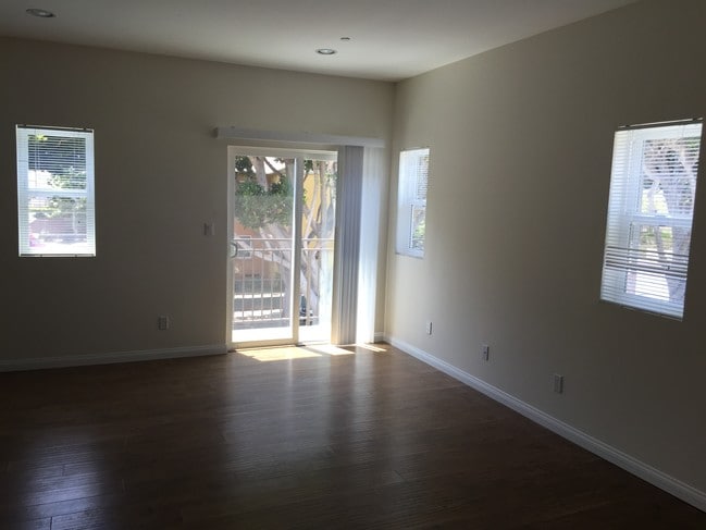 Building Photo - 1959 20th St