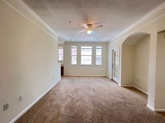Building Photo - Perfect apartment waiting for you!