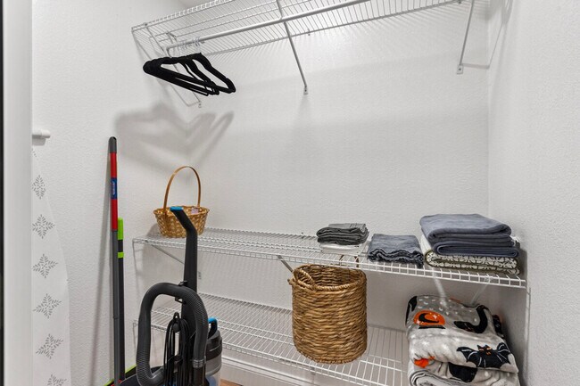 Building Photo - 1015 E 25th Ave