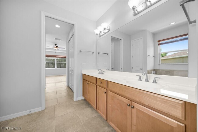 Building Photo - 271 Destiny Cir