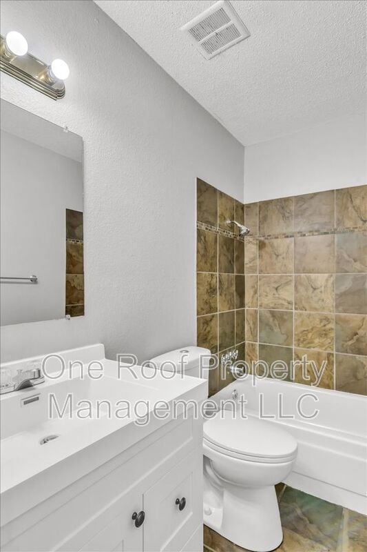 Building Photo - 2000 Chateau Dr