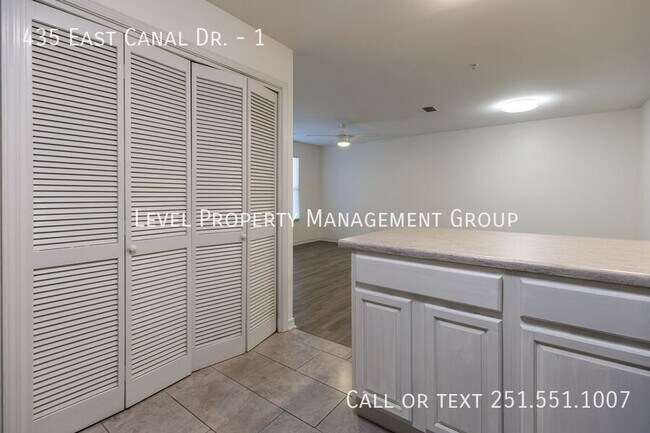 Building Photo - 435 E Canal Dr