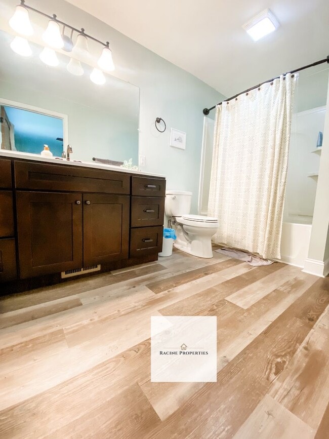 Building Photo - Newly Renovated Home in Clinton