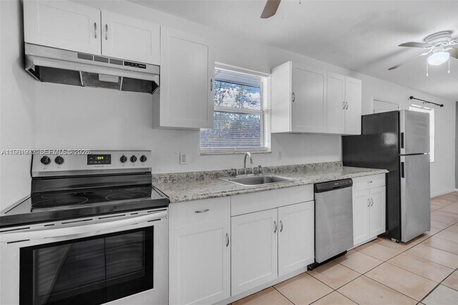 Building Photo - 8315 NE Miami Ct