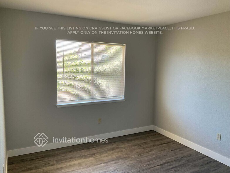 Building Photo - 1731 La Manzana Ln