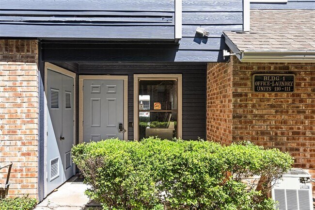 Building Photo - 2500 Burleson Rd