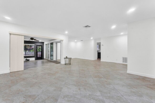 Building Photo - 5921 NE 15th Ave