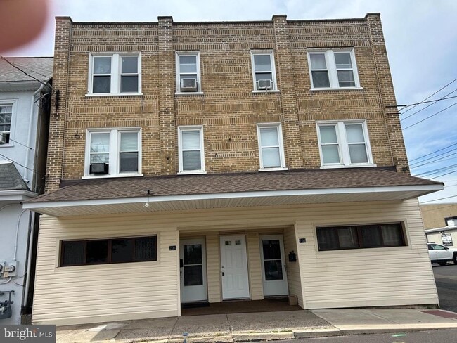 Building Photo - 206 Courtland St