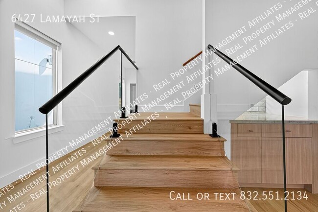 Building Photo - 6427 Lamayah St