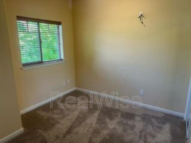 Building Photo - 1709 SE Softwood Way