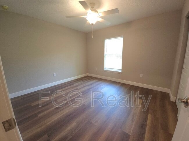 Building Photo - 9379 N Sandree Dr