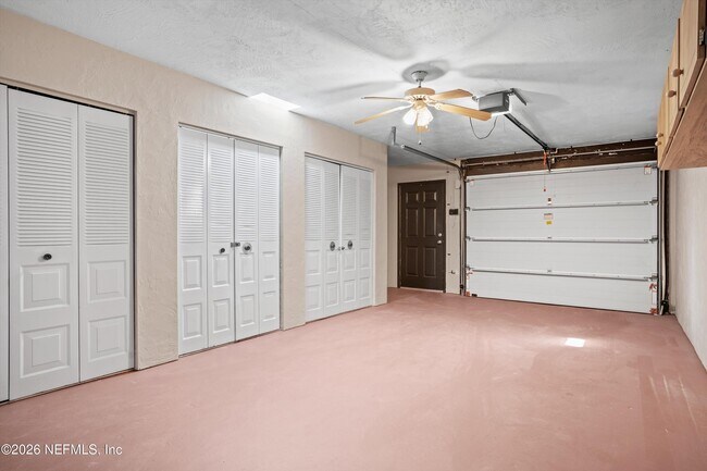 Building Photo - 11 Dondanville Rd