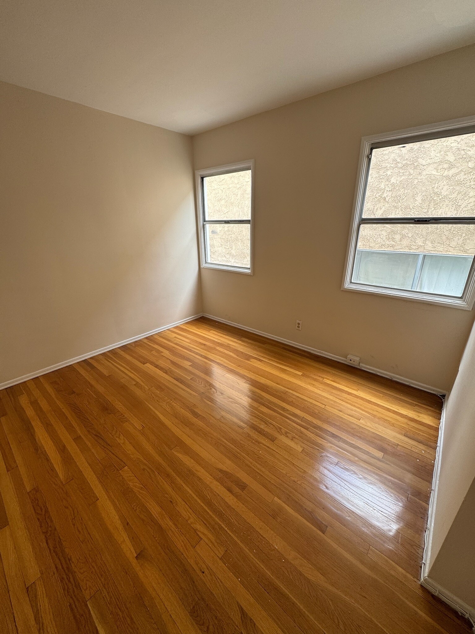 Building Photo - 12944 Riverside Dr