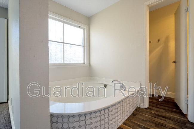 Building Photo - 2882 Calle Del Oro