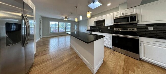 Building Photo - 9401 88th Way N