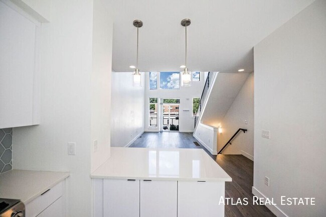 Building Photo - 2 Bed 2.5 Bath Condo in the Heart of LoHi ...