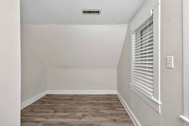 Building Photo - Charming 4BR / 3BA Historic Home with Big Backyard! BR VA