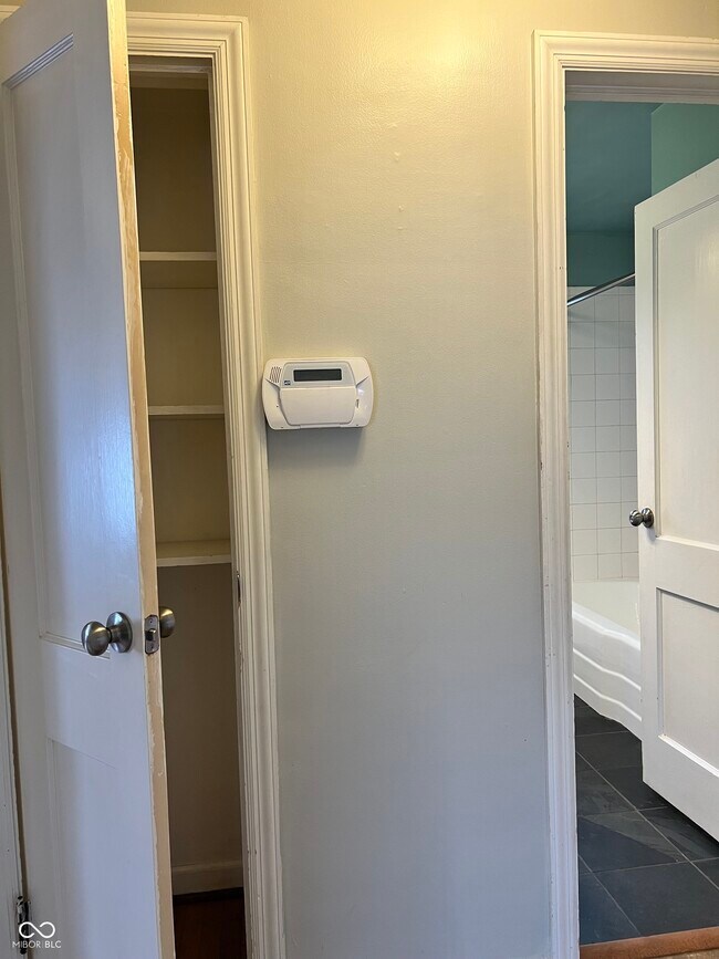 Building Photo - 1328 Wallace Ave