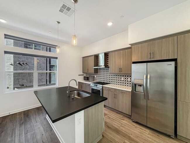 Primary Photo - 3B/2.5BA Townhome in Mission Valley Now Av...