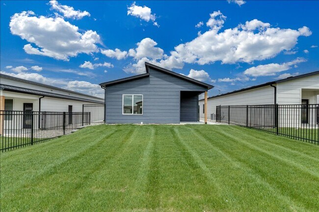 Building Photo - Beautiful Five Bedroom, Two Bathroom