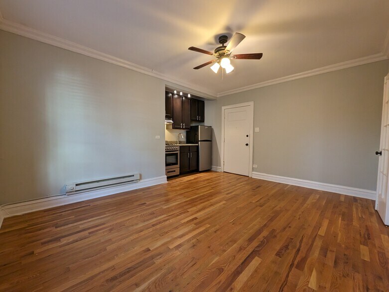 Building Photo - 4743 N Hermitage Ave