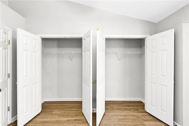 Building Photo - 3160 Mill Springs Cir NE