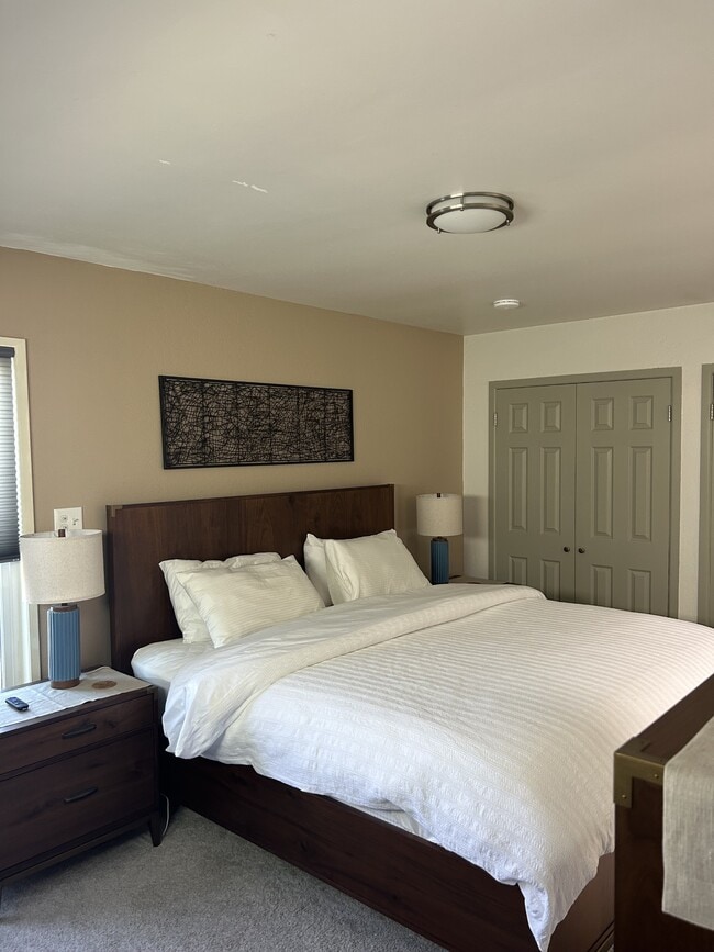 Building Photo - 337 Highland Dr