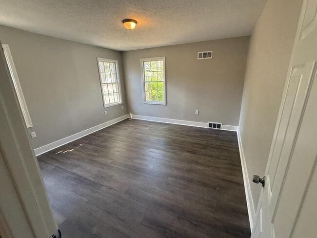 Building Photo - 629 Catalpa St