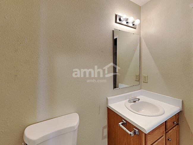 Building Photo - 6850 W Littleton Dr
