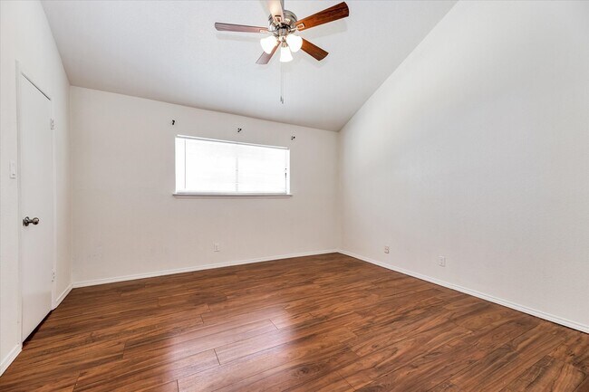 Building Photo - 10811 Richmond Ave.