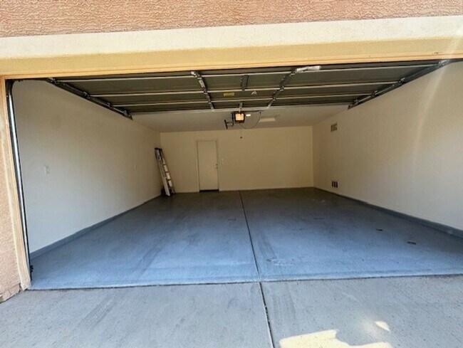 Building Photo - LYONS GATE COMMUNITY, 3PLUS DEN TWO STORY ...