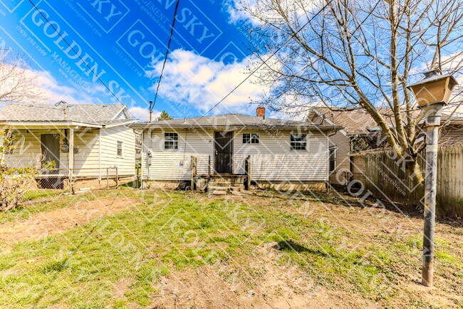 Building Photo - 903 N Macedonia Ave