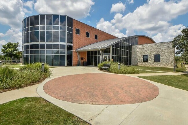 Building Photo - 1707 Big Bend Dr