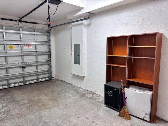 Building Photo - 7905 SW 120th Ave